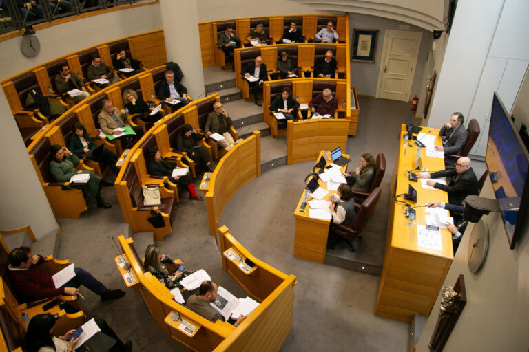 La Diputación de A Coruña urge a la Xunta «actuar» para evitar la huelga en el transporte de viajeros por carretera