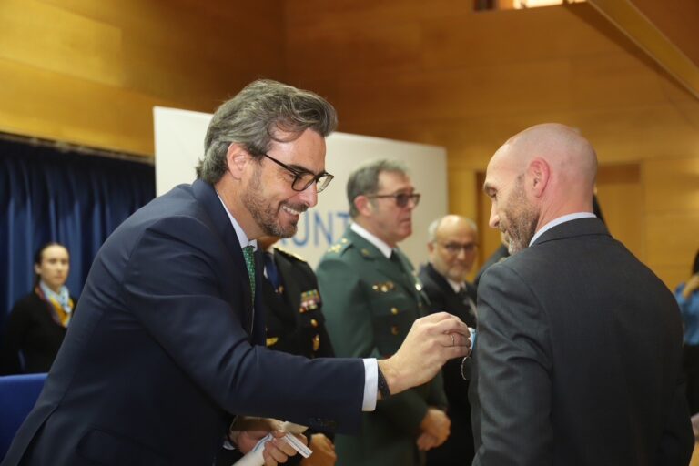 La Xunta hace «un último llamamiento» al Gobierno para reforzar la Policía adscrita o mantiene que reducirá sus tareas