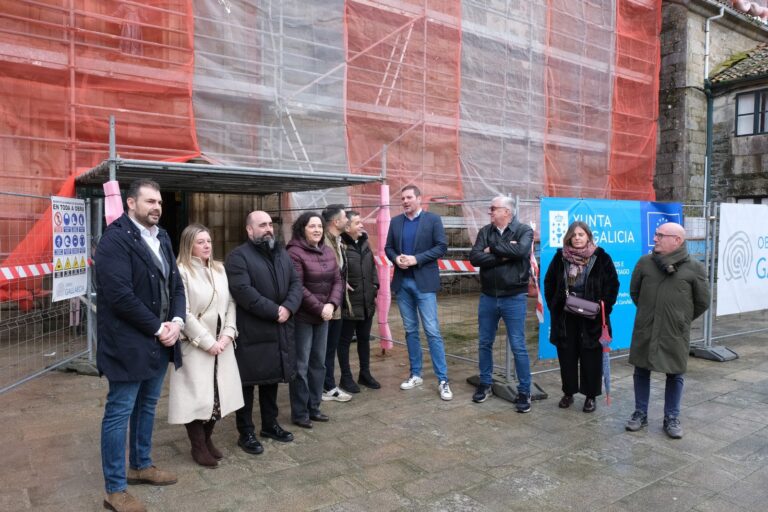 Las obras de restauración en la iglesia de San Pedro de Melide impulsadas por la Xunta terminarán en primavera