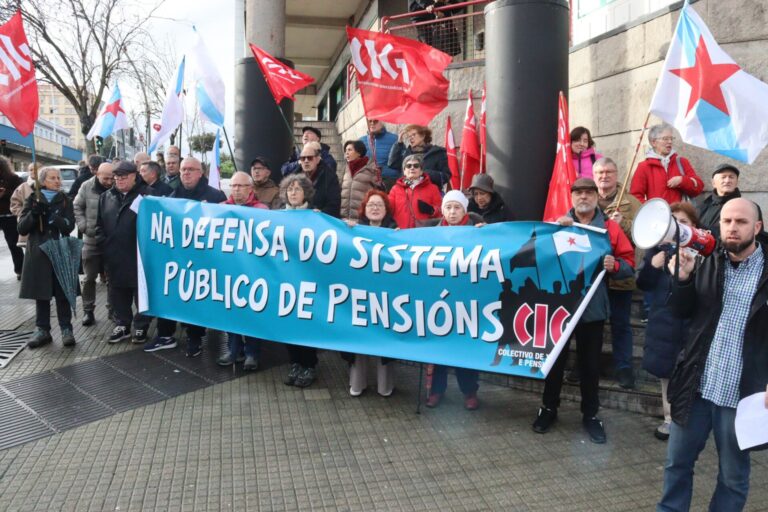 Jubilados y pensionistas de la CIG se concentran para exigir la aprobación inmediata de la subida de pensiones