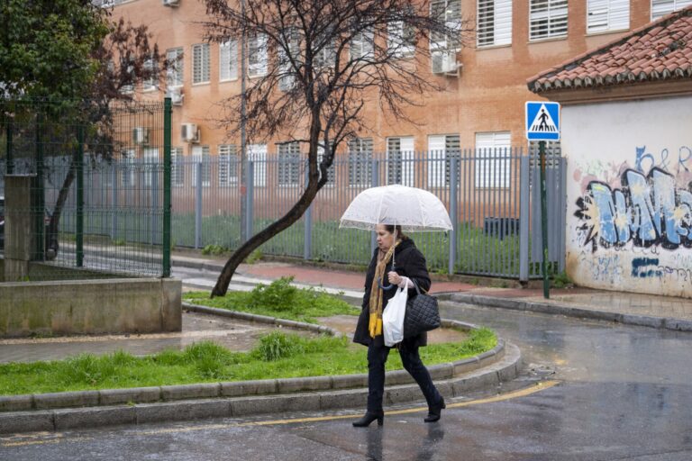 Nieve, viento y oleaje activan mañana avisos en 17 provincias con lluvias fuertes y persistentes en Galicia y Andalucía