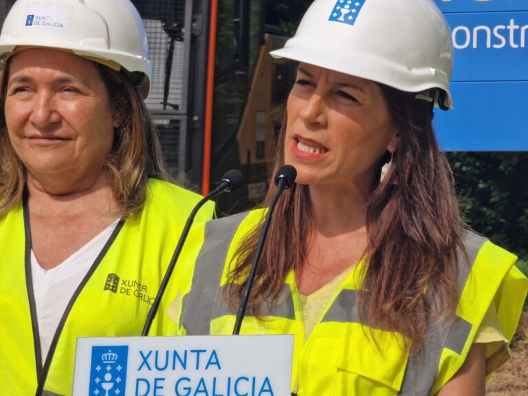 La conselleira de Vivenda pide «rapidez» al Ayuntamiento de Santiago para ceder parcelas: «Ojalá esta vez sea cierto»