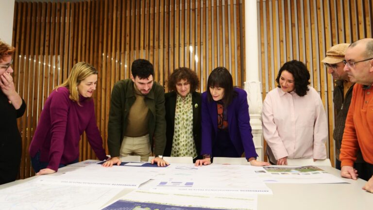 Pontón reivindica la «valentía» y el «impulso a cambios estratégicos» del gobierno local de Santiago