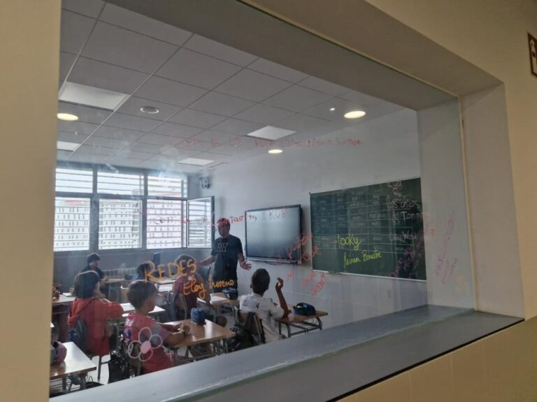 Convocado un nuevo encierro del profesorado para este jueves en el CRA Ponde da Pedra de Carballo (A Coruña)