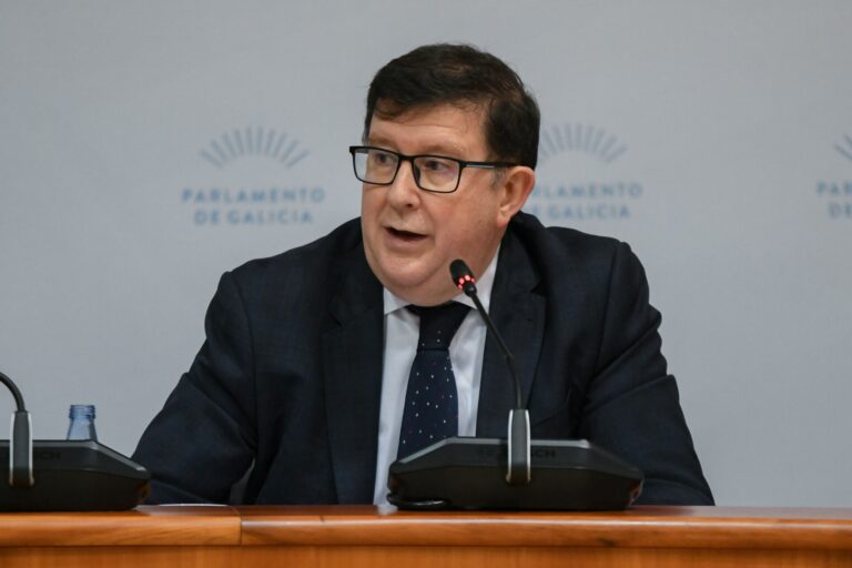 Un plan de la Xunta busca una administración más «amigable» con el objetivo de reducir 90 procedimientos burocráticos