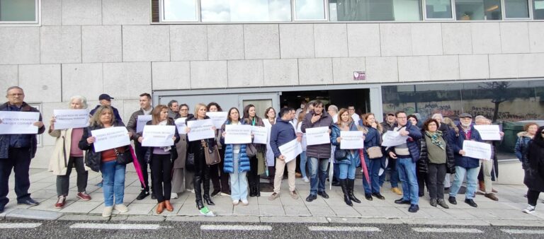 Personal de Primaria se concentra en Vigo para denunciar la «situación crítica» del servicio por falta de personal