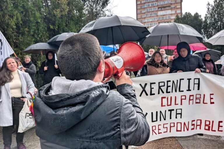 Protesta en Vigo tras la sanción a una empleada de una escuela pública que avisó a una madre de una presunta mala praxis