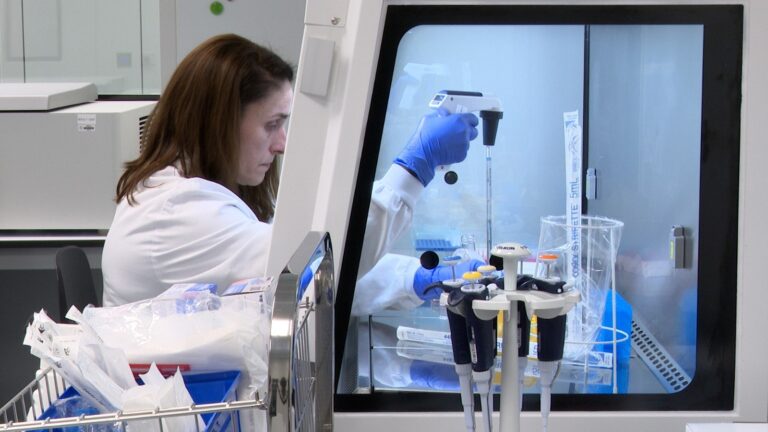 Galicia, pionera en terapias CAR-T contra el cáncer: casi 200 gallegos las recibieron desde 2019