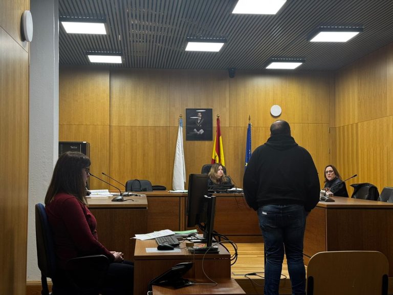 El acusado de arrojar a un perro al río en Ourense alega que lo que tiró fue una bolsa con ropa y que el can no era suyo