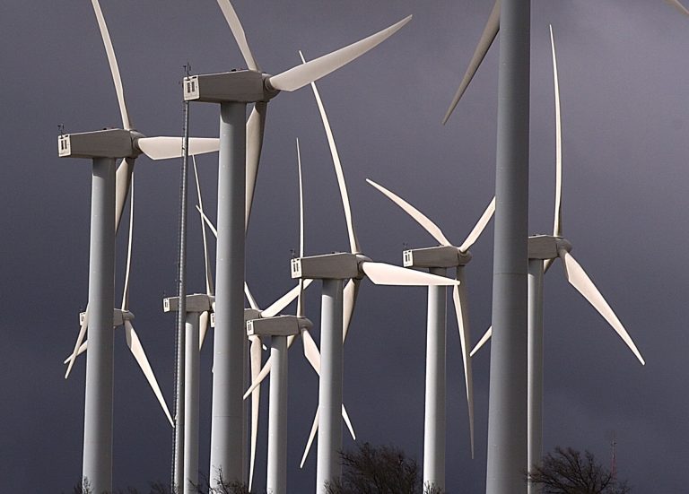 El PP busca apoyos frente al último recurso ante el TC del Gobierno, entre críticas de «chapuza legal»