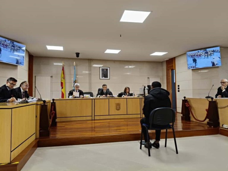 Absuelto el acusado de apuñalar a un menor frente a una discoteca en Santiago al no poder asegurar la autoría