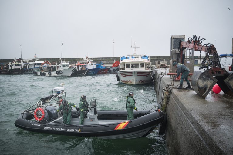 Investigan si ayudaba en un operativo de droga el barco hundido en O Grove con 11.000 litros de gasoil y «todo caducado»