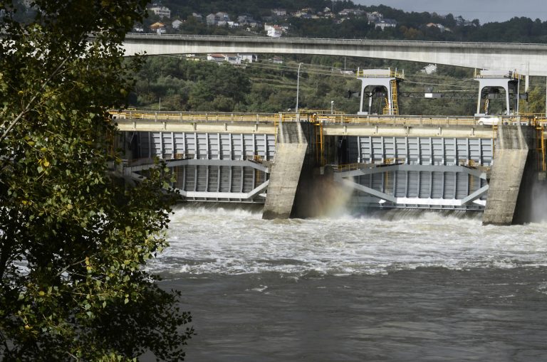 Temporal.- Nivel rojo por la crecida de ríos en A Peroxa, Ribadavia, Tui y O Barco de Valdeorras