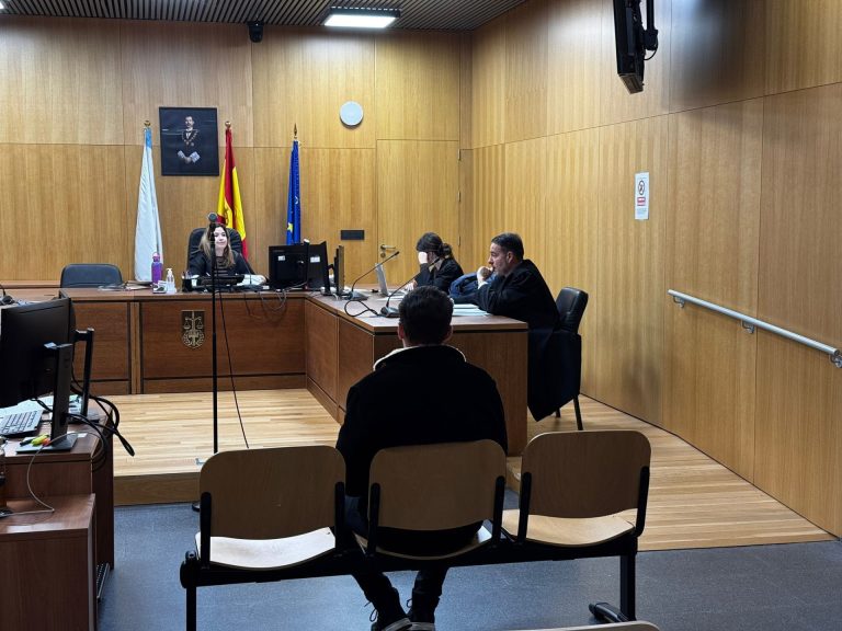 Un hombre acepta 2 años de cárcel y pagar 8.700 euros tras golpear a un varón con un vaso de cristal en Ourense