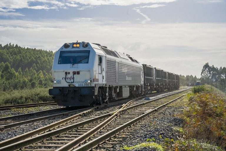 Sogama critica que «desembolsa» cada año en torno a 7 millones por un transporte «cada vez más ineficaz»