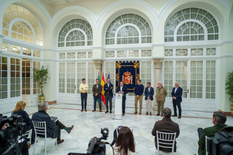 Rural.-  El Gobierno se abre a flexibilizar la PAC, revisar el IRPF de 2026 y garantizar contingentes de temporeros