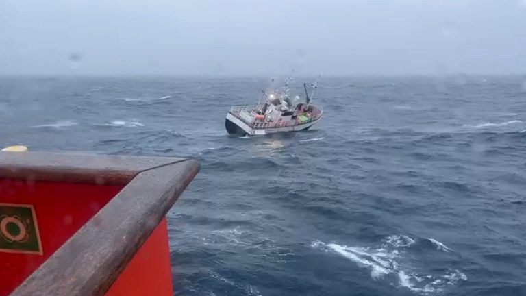 Pesca.- El mal tiempo impide que el avión de Salvamento en busca del ‘Itoitz’ salga este domingo
