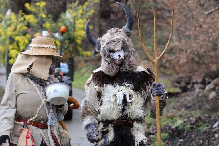 Turismo.- Galicia vive un domingo de Entroido con cielo encapotado y lluvias moderadas