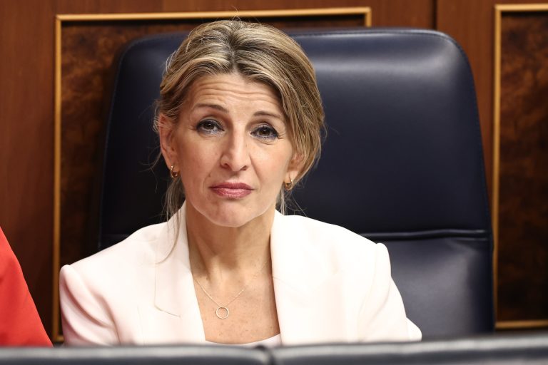 El Gobierno da luz verde a la subida del SMI hasta los 1.221 euros mensuales desde el 1 de enero