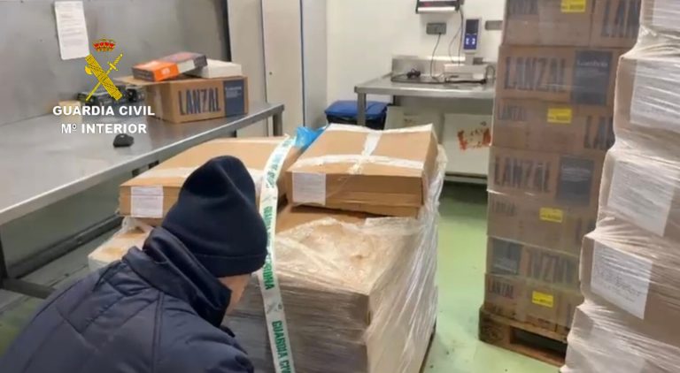 Inmovilizadas 186 toneladas de pescado congelado en un almacén de frío en Marín, con fecha de consumo sobrepasada