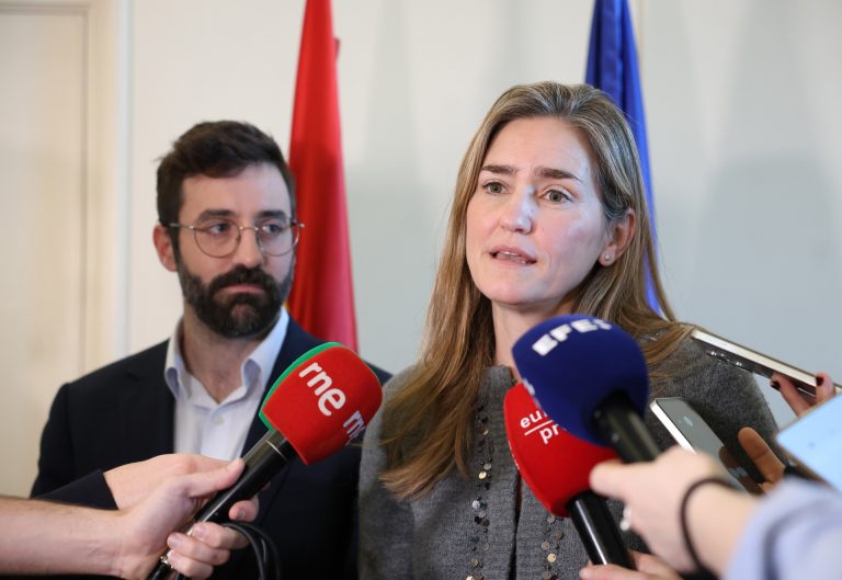 Aagesen apela a la responsabilidad de CCAA para proteger la anguila, pero avanza que si se niegan lo seguirá intentando