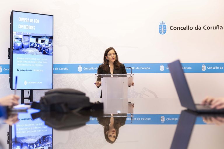 El Ayuntamiento de A Coruña repartirá cubos, bolsas y embudos para fomentar la separación de residuos en origen