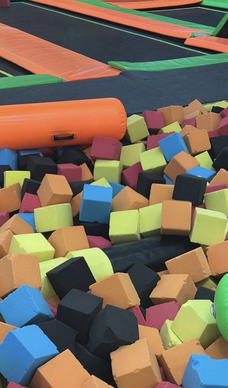 Herido grave un hombre tras golpearse contra el suelo en un parque de camas elásticas de Nigrán (Pontevedra)