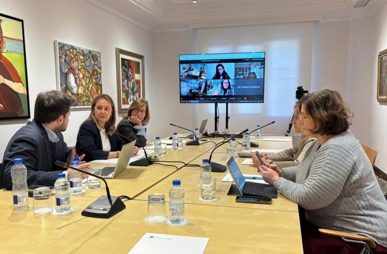 Galicia acuerda con otras nueve CCAA la creación de un grupo de trabajo para «diseñar» una nueva Ley de costas