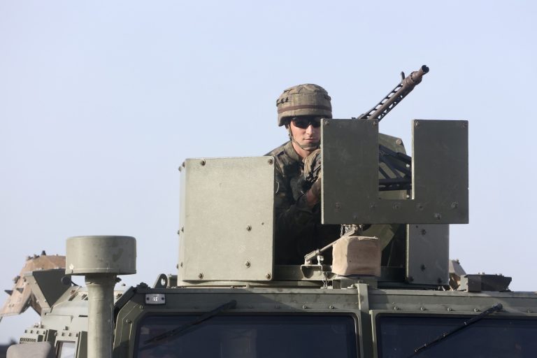 La Armada despliega a más de 100 militares de la Unidad de Defensa de Costa en Pontevedra