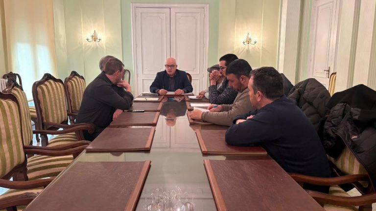 Rural.- Tractoristas deciden este fin de semana si desbloquean la A-52 tras una reunión «positiva» con la Subdelegación