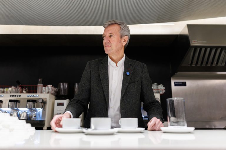 Rueda reivindica que Galicia sigue «a la vanguardia en salud pública» con la ley de prevención de conductas adictivas