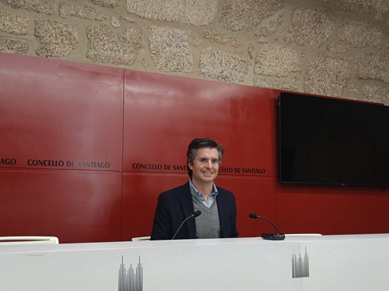 Verea (PP) critica la propuesta para cambiar el nombre del colegio Apóstolo Santiago: «No es una marca, es historia»