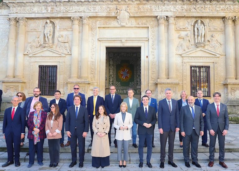 La alcaldesa de A Coruña y vicepresidenta primera de la FEMP reclama una financiación local «más justa y eficiente»