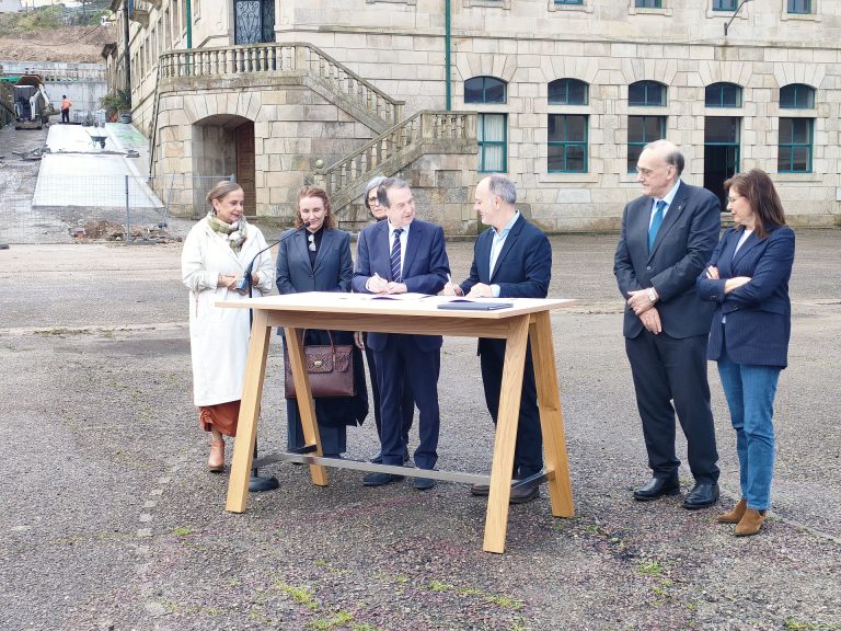 Caballero y Regades firman el convenio para «salvar» la ETEA en un acto sin la Xunta, a la que acusan de «paralizar»