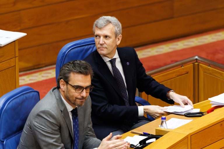 Pleno.-Besteiro acusa de «saquear las arcas municipales» a Rueda, que defiende el «esfuerzo» en financiación de la Xunta