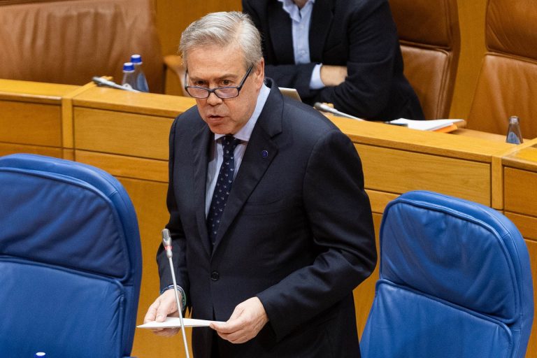 Pleno.- Sanidade se compromete a licitar la redacción del proyecto del CIS de O Carballiño en el primer semestre de 2026