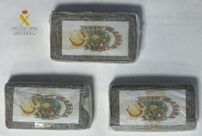 Interceptan a un vecino de Ourense en la autopista AP-53 con 300 gramos de hachís escondidos en el coche