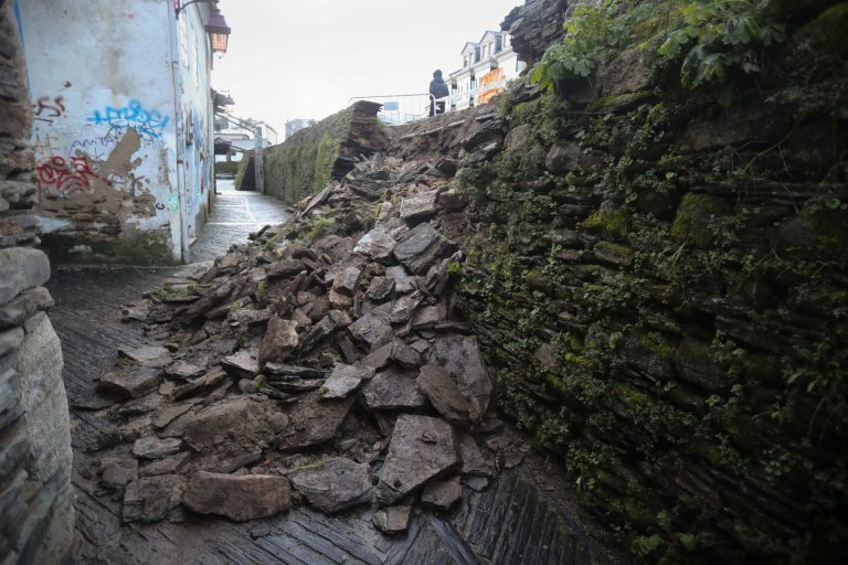 Pleno.- Hallan una antigua escalera durante las obras de reparación de la Muralla de Lugo