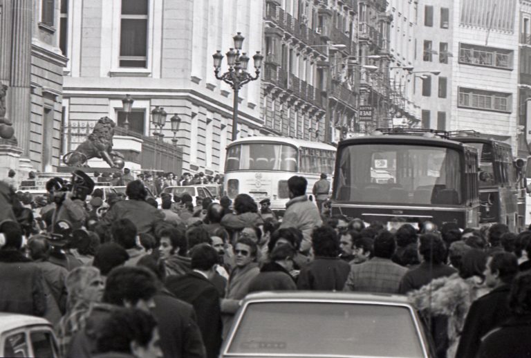 23F.- Galicia reaccionó al intento de golpe de Estado: de protestas y desalojos en la universidad a paros obreros