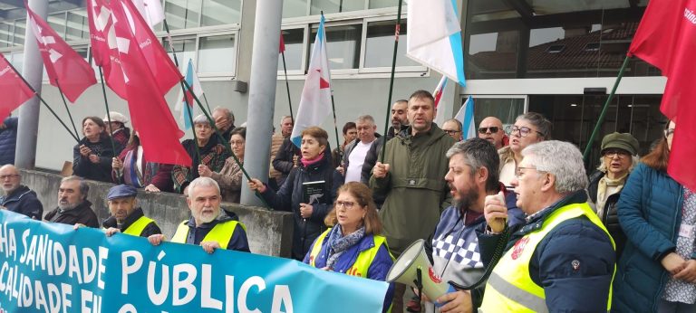 Pensionistas se manifiestan en las siete ciudades gallegas en contra de la «privatización» de la sanidad pública