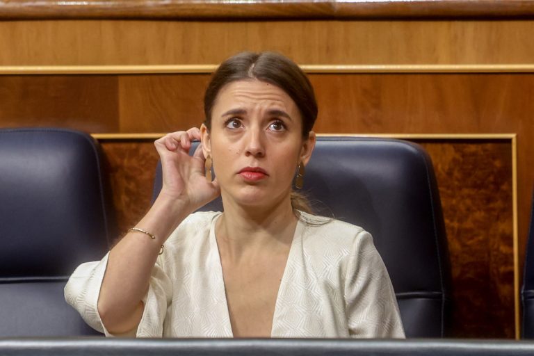 Irene Montero denuncia que se presente a Fraga y Martín Villa «como héroes de la democracia en lugar de como criminales»