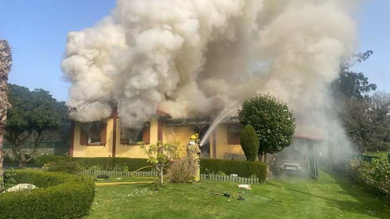 Arde una vivienda unifamiliar en Culleredo (A Coruña)