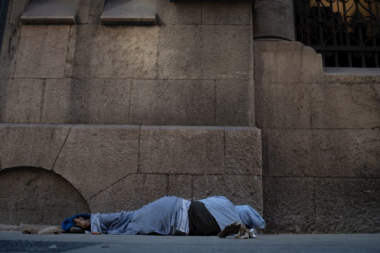 Más de 280.000 mujeres, una de cada cinco, están en riesgo de pobreza en Galicia, según un estudio de Adecco