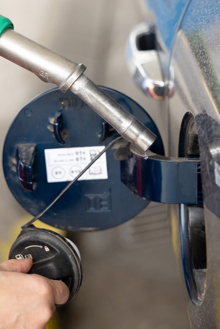 Los gasolineros piden una reducción temporal de impuestos para bajar hasta 22 céntimos los carburantes