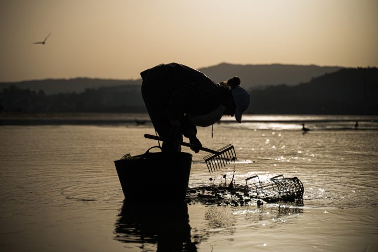 8M.- Mulleres Salgadas alerta del «suelo fangoso» que «atrapa» a las mujeres del mar: «sobrecargadas e invisibles»