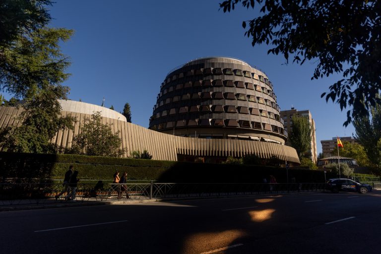 Disputas de Xunta y Gobierno: de quejas de «agravio» a media docena de recursos ante el TC desde que Rueda es presidente