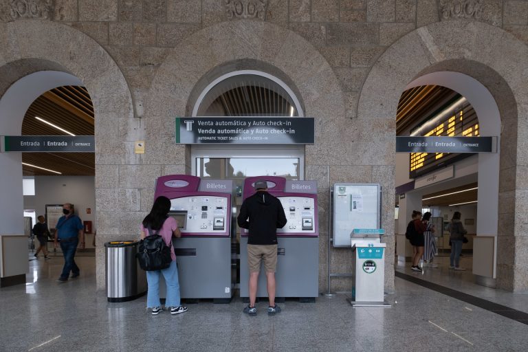 Renfe pone en marcha un plan de obras con actuaciones en Galicia en 18 estaciones