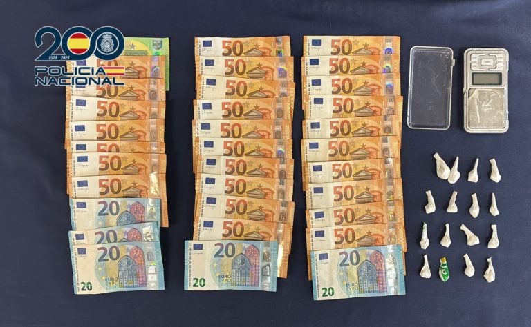 Sucesos.- Desarticulado un punto de venta de droga en A Coruña y detenida una persona