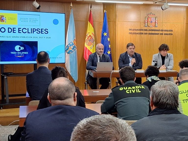 Representantes de administraciones y Fuerzas de Seguridad abordan en A Coruña el operativo por el eclipse total de sol