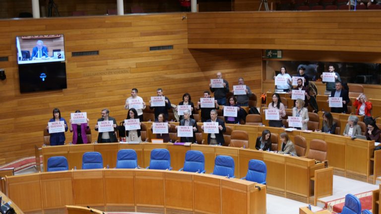La oposición ensalza el ‘No a la guerra’ y el PP recalca: «Más de 20 aviones de guerra salieron desde España»